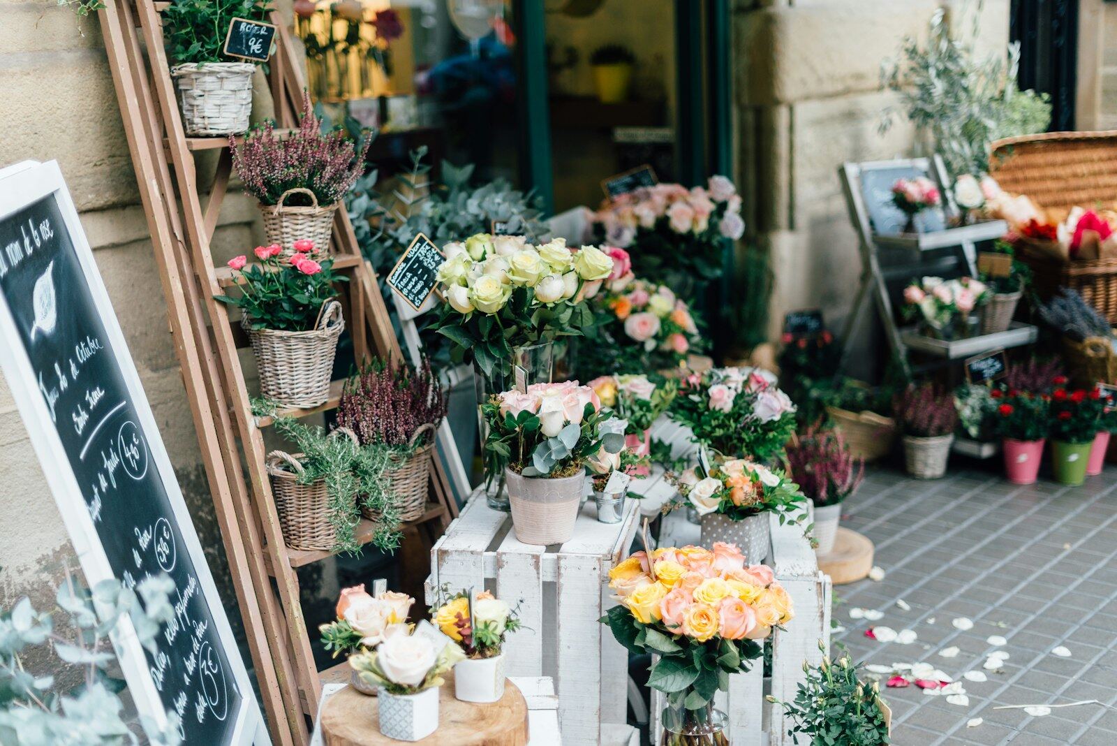 Cách chọn shop hoa uy tín: 6 tiêu chí cần biết